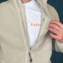 Charger l&#39;image dans la galerie, Collection Hiver 2024: Veste polaire Coastline Member écoresponsable unisexe Sand
