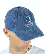 Charger l&#39;image dans la galerie, Collection été 2024: Casquette en Coton Bio Brodé Bleu Jean délavée